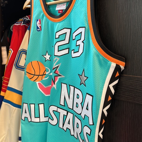Mitchell & Ness East All Star Chicago Bulls '96 Michael Jordan #23 Teal Jersey - Picture 4 of 13